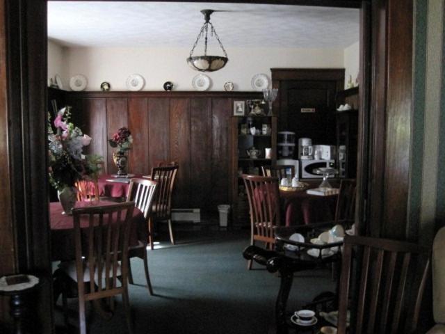 Colonial Charm Inn ชาร์ลอตต์ทาวน์ ภายนอก รูปภาพ